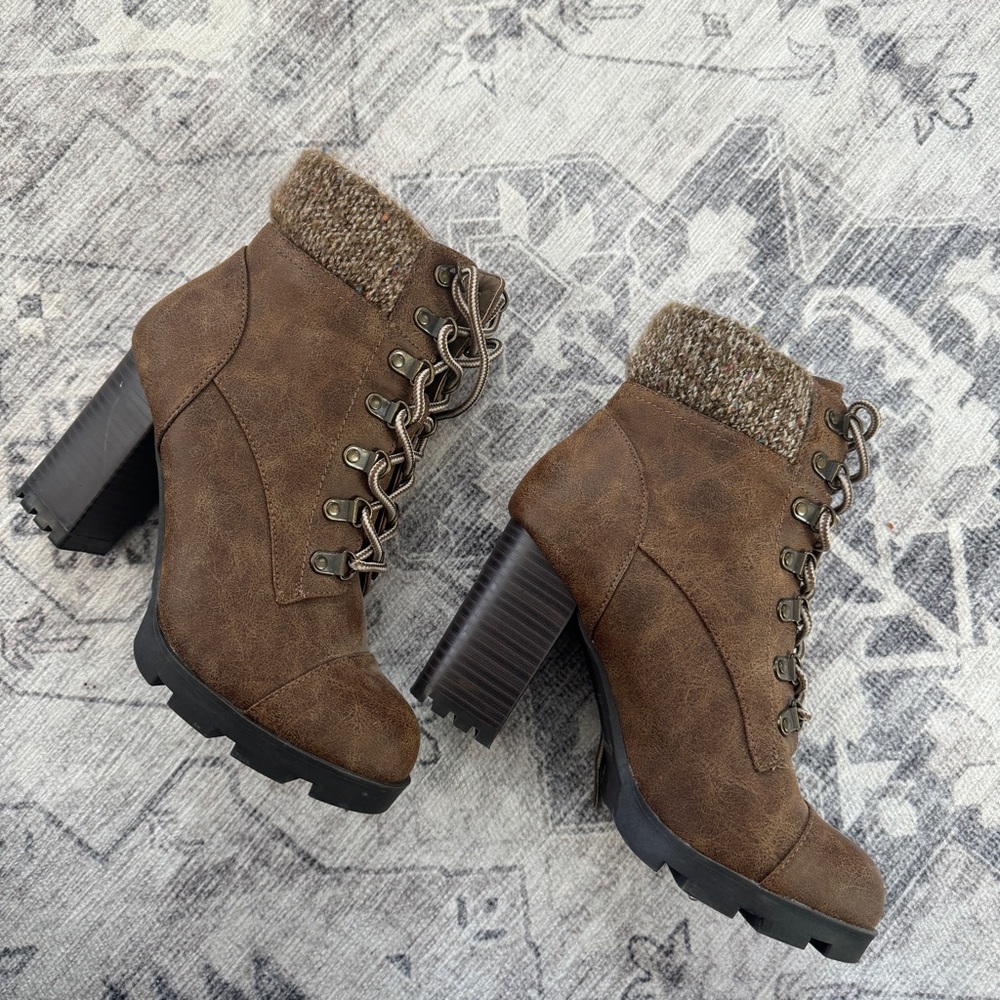 Lace brown boots